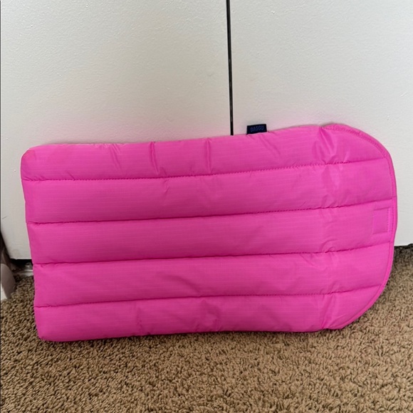 BAGGU Bright Pink Quilted Sleeve - Picture 4 of 4